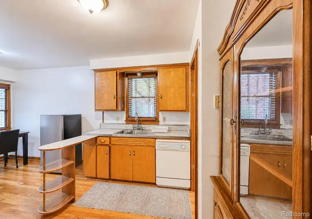 Photo 3 of Single family home for sale at 6531 Grandmont Ave, Detroit, MI 48228 | MLS# 20261074825 | Listing updated on 2026-10-18