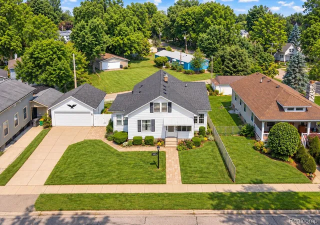 Photo 1 of Sale Pending at 410 S Center St, Howell, MI 48843 | MLS# 20261074852 | Listing updated on 2026-10-21