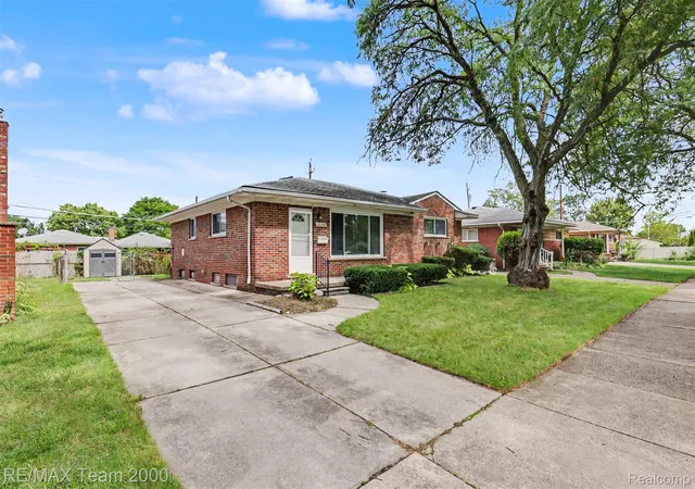 Photo 2 of Single family home for sale at 26366 Ann Arbor Trl, Dearborn Heights, MI 48127 | MLS# 20261074864 | Listing updated on 2026-10-12