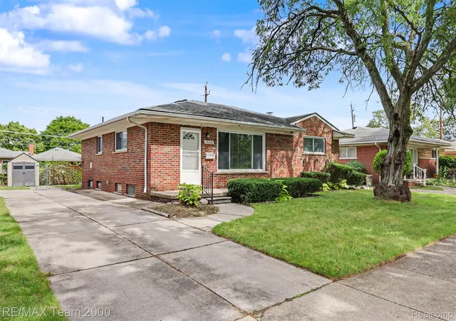 Photo 3 of Single family home for sale at 26366 Ann Arbor Trl, Dearborn Heights, MI 48127 | MLS# 20261074864 | Listing updated on 2026-10-12