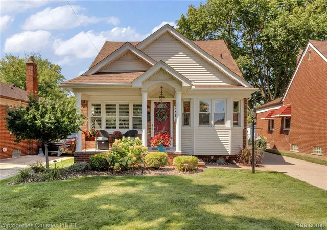 Photo 1 of Sale Pending at 7812 Robinson Ave, Allen Park, MI 48101 | MLS# 20261074866 | Listing updated on 2026-10-11