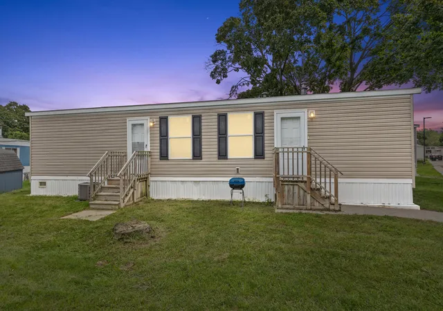 Photo 1 of Single family home for sale at 195 S Green Meadow St Se, Grand Rapids, MI 49548 | MLS# 72026049277 | Listing updated on 2026-10-19