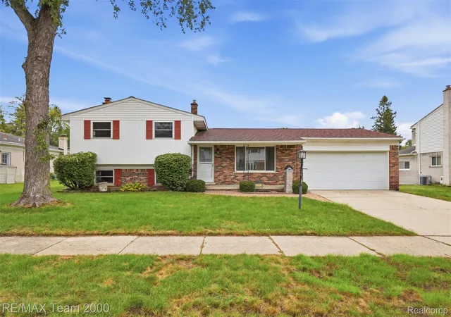 Photo 1 of Single family home for sale at 35512 Southampton St, Livonia, MI 48154 | MLS# 20261074888 | Listing updated on 2026-10-10