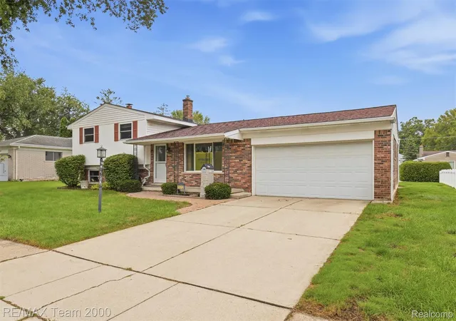 Photo 2 of Single family home for sale at 35512 Southampton St, Livonia, MI 48154 | MLS# 20261074888 | Listing updated on 2026-10-10