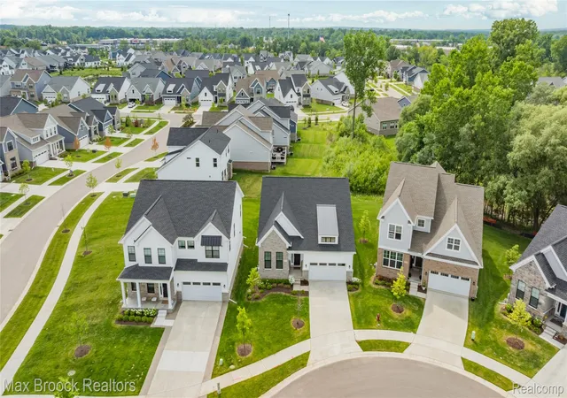 Photo 3 of Single family home for sale at 5636 Suffolk Ct, West Bloomfield, MI 48322 | MLS# 20261074894 | Listing updated on 2026-10-10