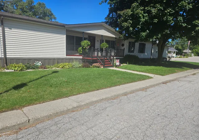 Photo 2 of Single family home for sale at 3333 Ravenswood #52, Marysville, MI 48040 | MLS# 20261074918 | Listing updated on 2026-10-18