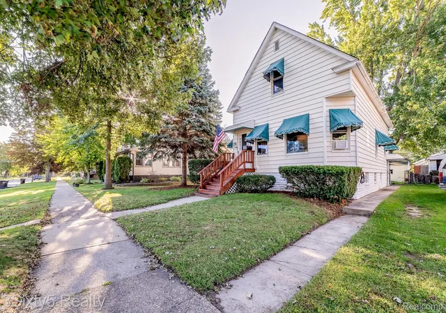 Photo 1 of Single family home for sale at 447 Walnut St, Wyandotte, MI 48192 | MLS# 20261074921 | Listing updated on 2026-10-18
