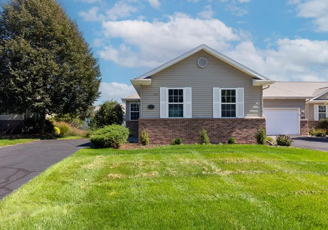 Photo 2 of Condo for sale at 318 Barrington Cir, Lansing, MI 48917 | MLS# 65026049312 | Listing updated on 2026-10-07
