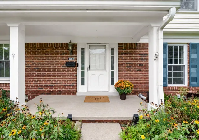 Listing Photo 4 - Condo for sale in building located at 42142 Roscommon St, Northville, MI 48167