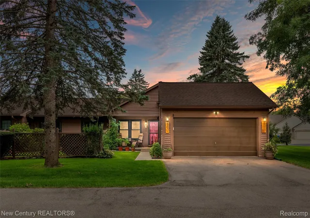 Photo 1 of Sale Pending at 7746 Oakland Pl, Waterford, MI 48327 | MLS# 20261074933 | Listing updated on 2026-10-10