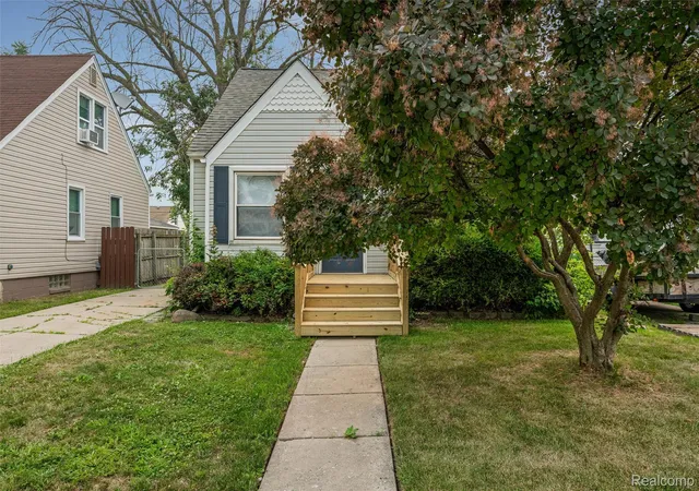 Photo 3 of Single family home for sale at 22506 Tuscany Ave, Eastpointe, MI 48021 | MLS# 20261074939 | Listing updated on 2026-10-12