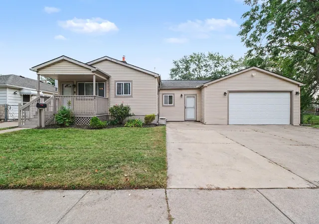 Photo 1 of Single family home for sale at 5321 Bedford St, Dearborn Heights, MI 48125 | MLS# 55026049320 | Listing updated on 2026-10-09