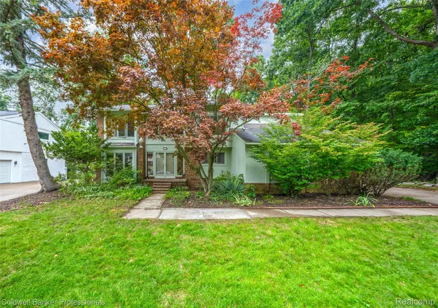 Photo 2 of Single family home for sale at 7500 Watford Dr, West Bloomfield, MI 48322 | MLS# 20261074952 | Listing updated on 2026-10-11