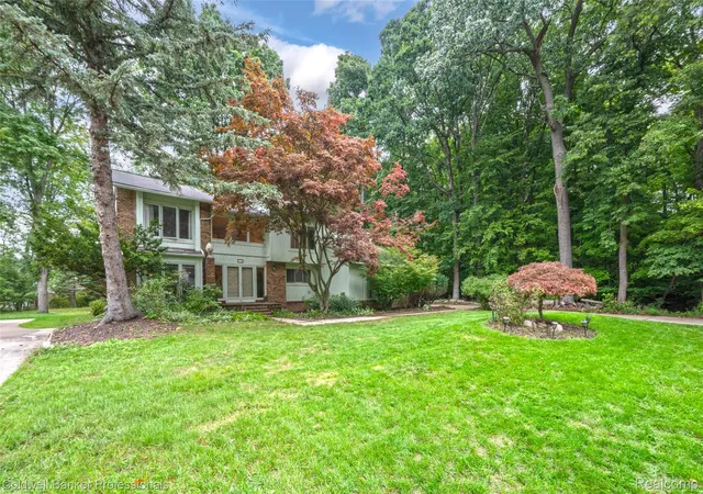 Photo 3 of Single family home for sale at 7500 Watford Dr, West Bloomfield, MI 48322 | MLS# 20261074952 | Listing updated on 2026-10-11