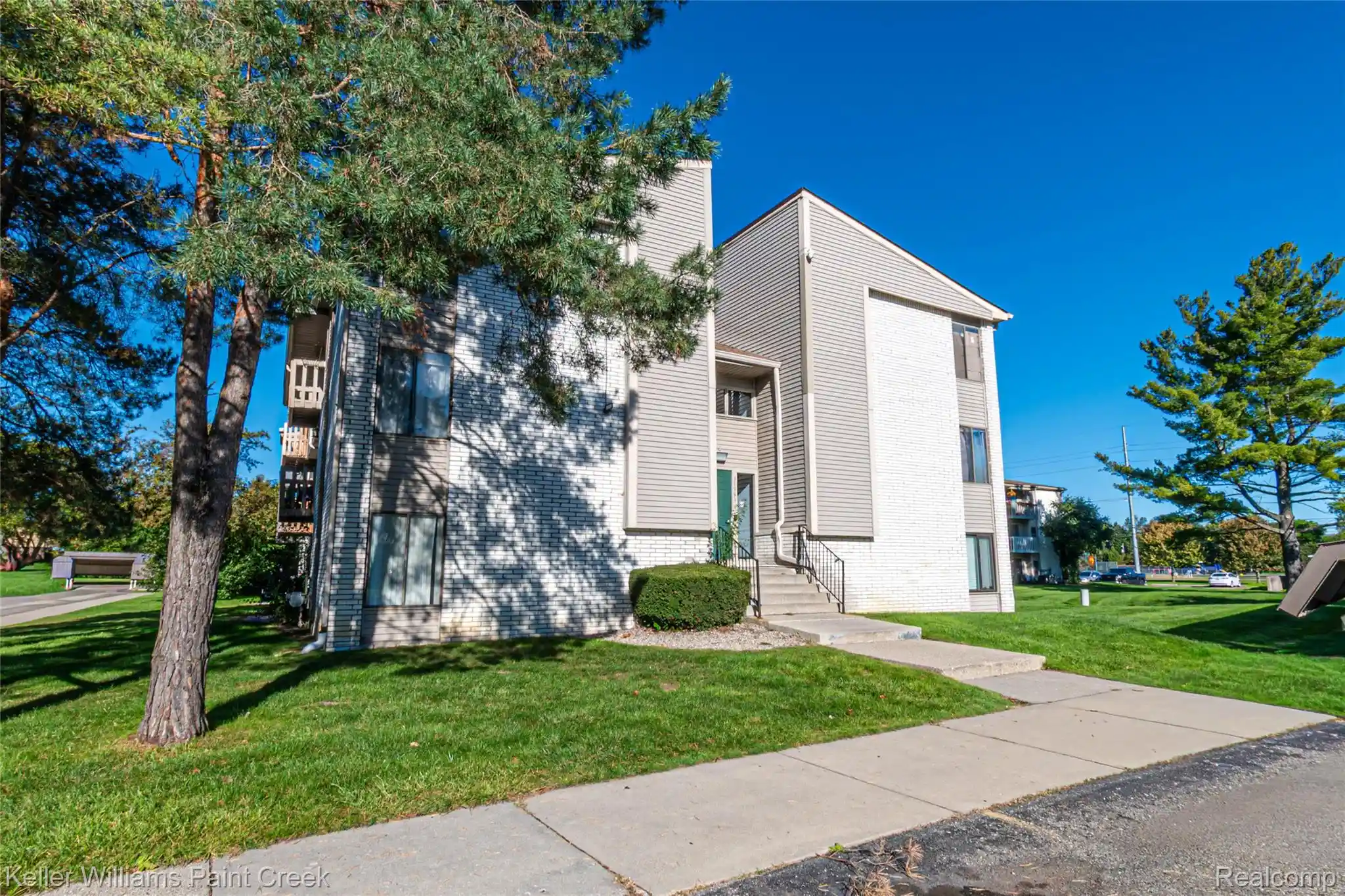 Listing Photo 2 - Condo for sale in 31993 W 12 Mile Rd located at 31993 W 12 Mile Rd, Farmington, MI 48334 - Unit #313