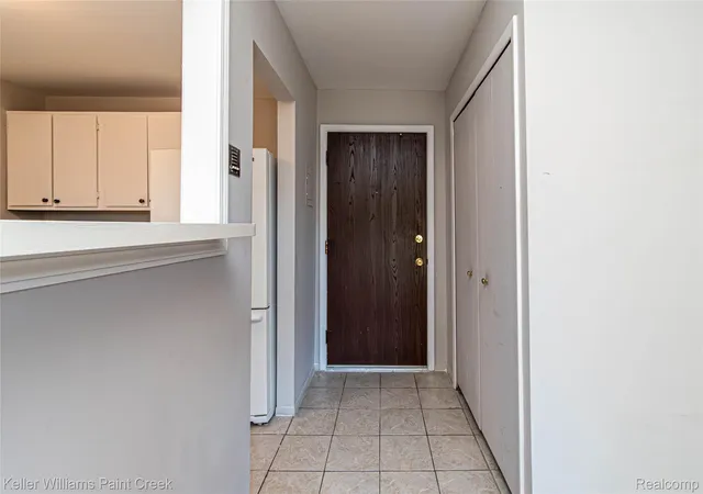 Listing Photo 5 - Condo for sale in building located at 31993 W 12 Mile Rd, Farmington, MI 48334 - Unit #313