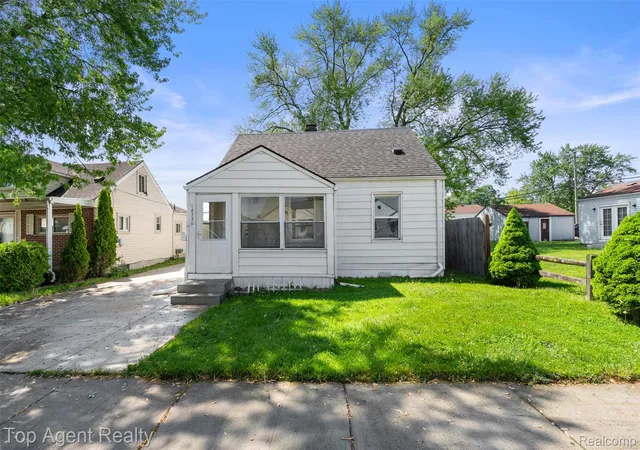 Photo 2 of Single family home for sale at 18730 Meier St, Roseville, MI 48066 | MLS# 20261074953 | Listing updated on 2026-10-20