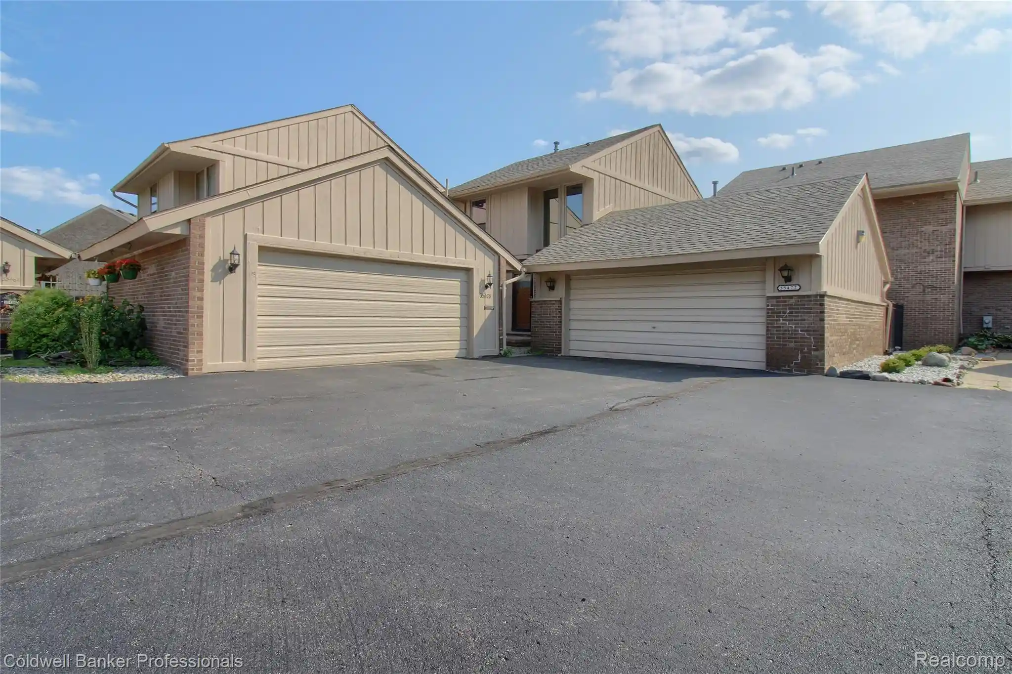 Listing Photo 2 - Condo for sale in 35468 Heritage Ln located at 35468 Heritage Ln, Oakland, MI 48335 - Unit 35468 Heritage Ln