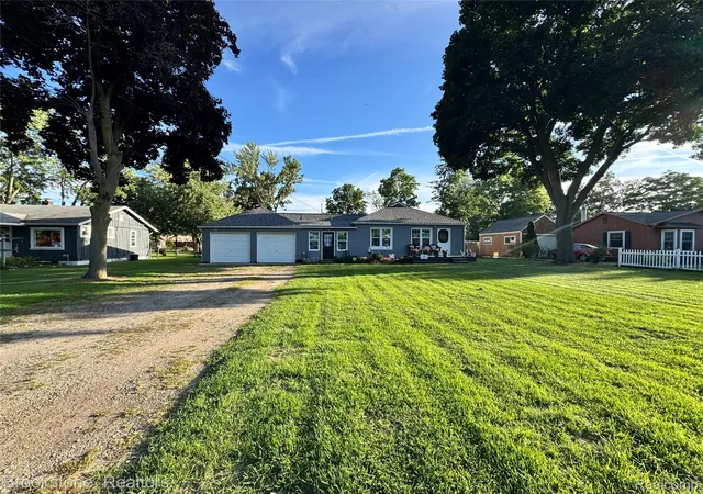 Photo 2 of Single family home for sale at 5763 Graves St, Waterford, MI 48327 | MLS# 20261074969 | Listing updated on 2026-10-05