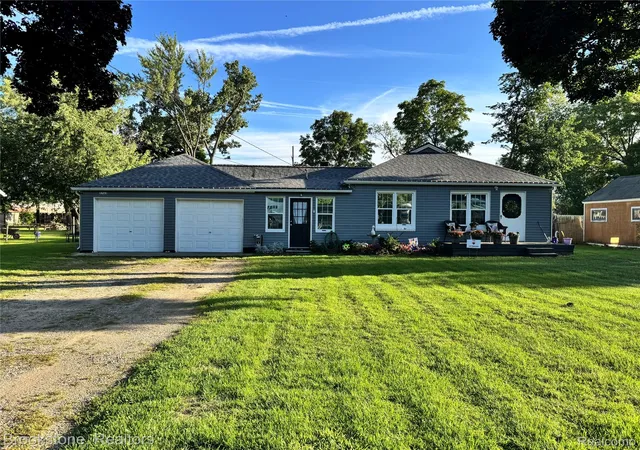 Photo 3 of Single family home for sale at 5763 Graves St, Waterford, MI 48327 | MLS# 20261074969 | Listing updated on 2026-10-05