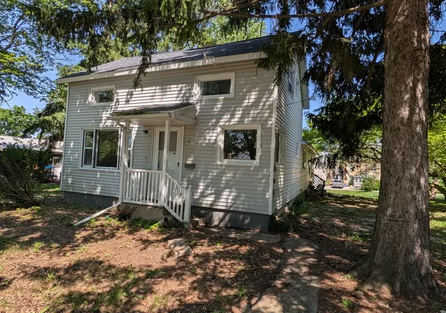 Photo 2 of Single family home for sale at 420 N Maple St, Ithaca, MI 48847 | MLS# 79080073602 | Listing updated on 2026-10-11