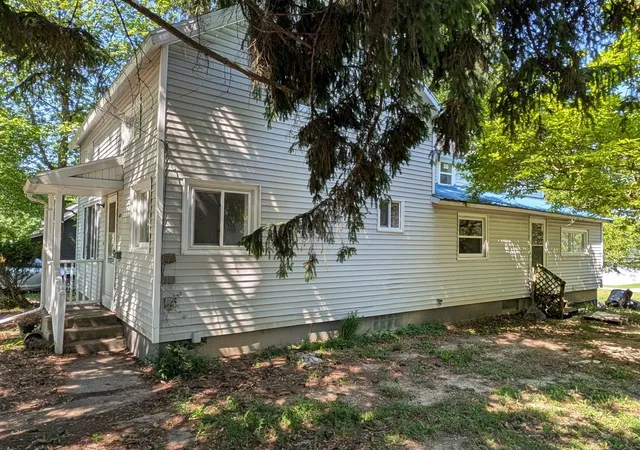 Photo 3 of Single family home for sale at 420 N Maple St, Ithaca, MI 48847 | MLS# 79080073602 | Listing updated on 2026-10-11