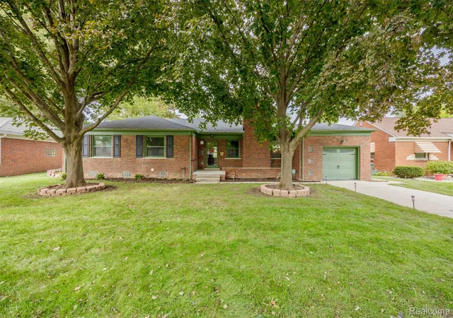 Photo 1 of Single family home for sale at 21819 Edgewood St, Saint Clair Shores, MI 48080 | MLS# 20261074982 | Listing updated on 2026-10-18