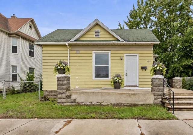 Photo 1 of Single family home for sale at 1343 Turner Ave Nw, Grand Rapids, MI 49504 | MLS# 65026049355 | Listing updated on 2026-10-12