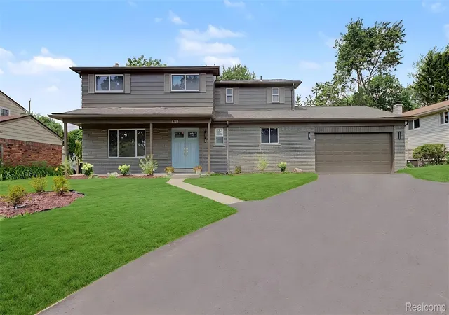 Photo 1 of Sale Pending at 6780 Lee Crst Dr, West Bloomfield, MI 48322 | MLS# 20261074990 | Listing updated on 2026-10-21