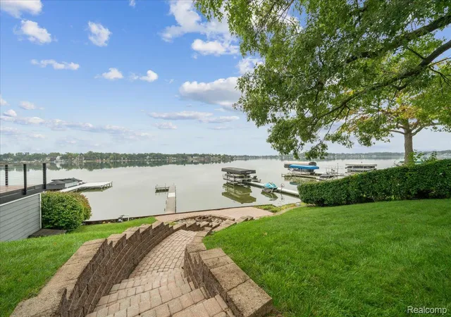 Photo 2 of Single family home for sale at 7115 Locklin, West Bloomfield, MI 48324 | MLS# 20261075004 | Listing updated on 2026-10-18