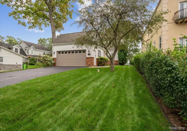 Photo 3 of Single family home for sale at 7115 Locklin, West Bloomfield, MI 48324 | MLS# 20261075004 | Listing updated on 2026-10-18