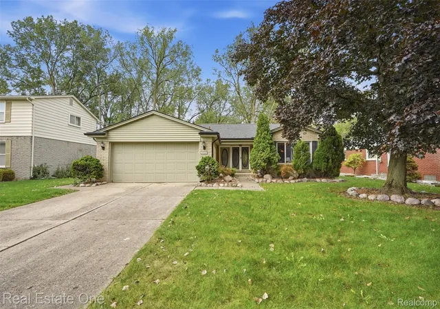 Photo 1 of Single family home for sale at 17090 New Jersey St, Southfield, MI 48075 | MLS# 20261075006 | Listing updated on 2026-10-20