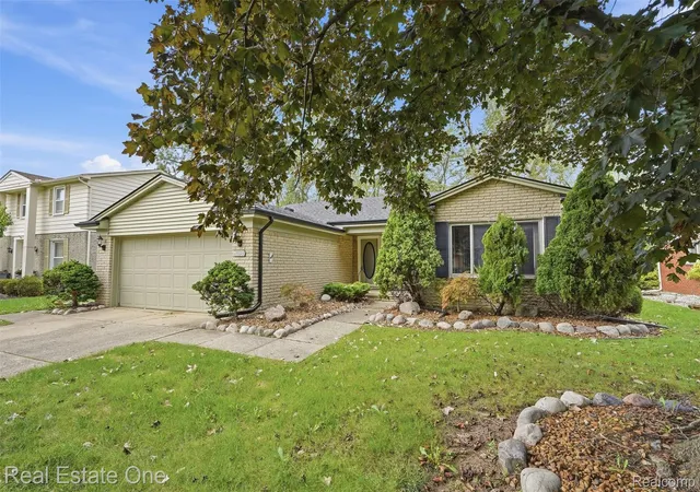 Photo 2 of Single family home for sale at 17090 New Jersey St, Southfield, MI 48075 | MLS# 20261075006 | Listing updated on 2026-10-20