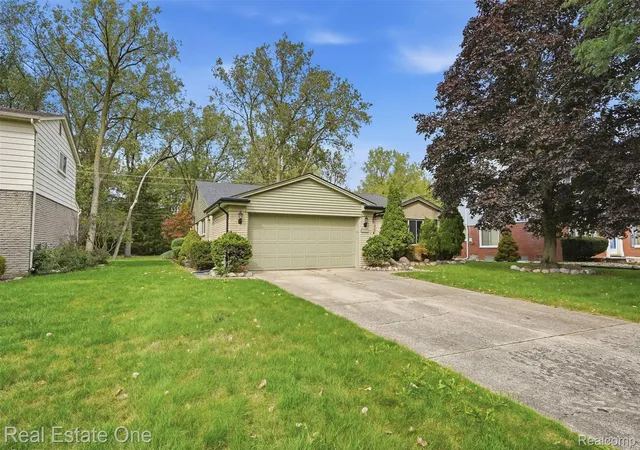 Photo 3 of Single family home for sale at 17090 New Jersey St, Southfield, MI 48075 | MLS# 20261075006 | Listing updated on 2026-10-20