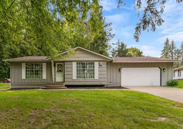 Single family home for sale at 190 W Bacon St, Hillsdale, MI 49242 | MLS# 53026049377