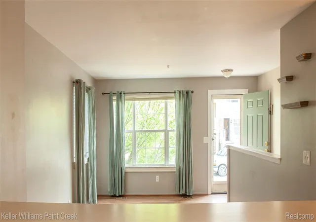 Listing Photo 5 - Condo for sale in building located at 100 Evergreen Trl, Lake Orion, MI 48362 - Unit #60