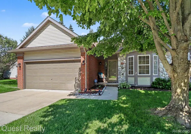 Photo 3 of Condo for sale at 3086 Brookside Dr, Waterford, MI 48328 | MLS# 20261075043 | Listing updated on 2026-10-09