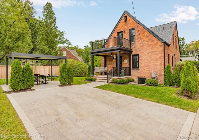 Photo 3 of Single family home for sale at 601 Catalpa Dr, Royal Oak, MI 48067 | MLS# 20261075049 | Listing updated on 2026-10-15