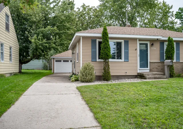 Photo 2 of Single family home for sale at 3134 Englehurst Ave Sw, Grand Rapids, MI 49548 | MLS# 65026049416 | Listing updated on 2026-10-15