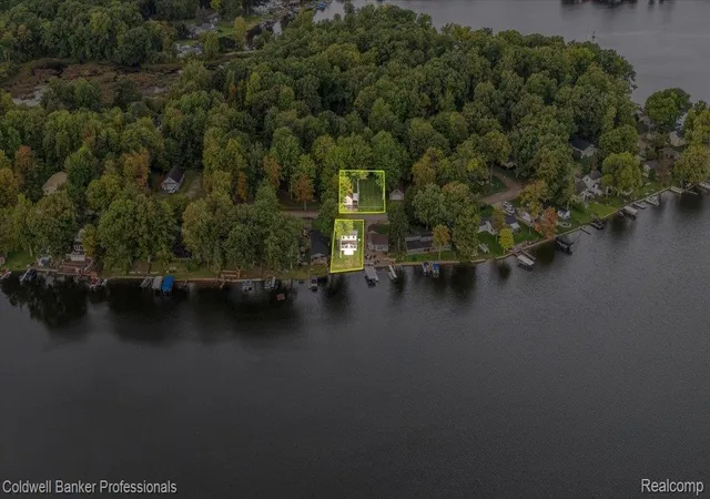 Photo 26 of Single family home for sale at 733 Lakeshore Dr, Columbiaville, MI 48421 | MLS# 20261075057 | Listing updated on 2026-10-18