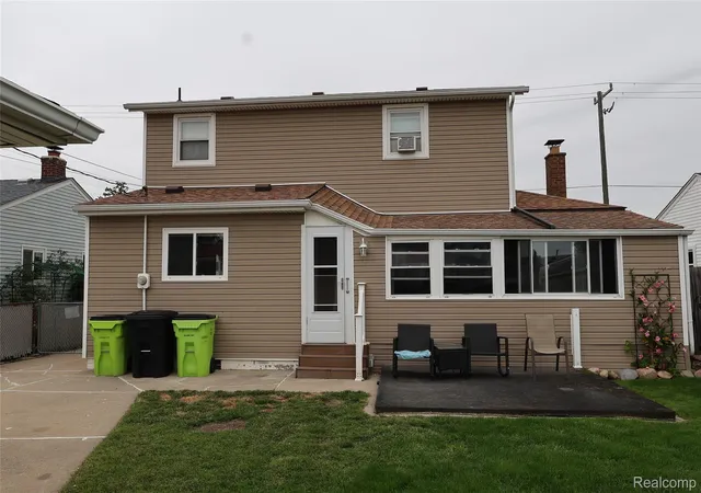 Photo 3 of Single family home for sale at 26140 Hayes Rd, Roseville, MI 48066 | MLS# 20261075088 | Listing updated on 2026-10-16