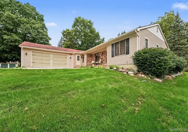 Photo 2 of Single family home for sale at 107 Michelle Dr, Romeo, MI 48065 | MLS# 20261075095 | Listing updated on 2026-10-11