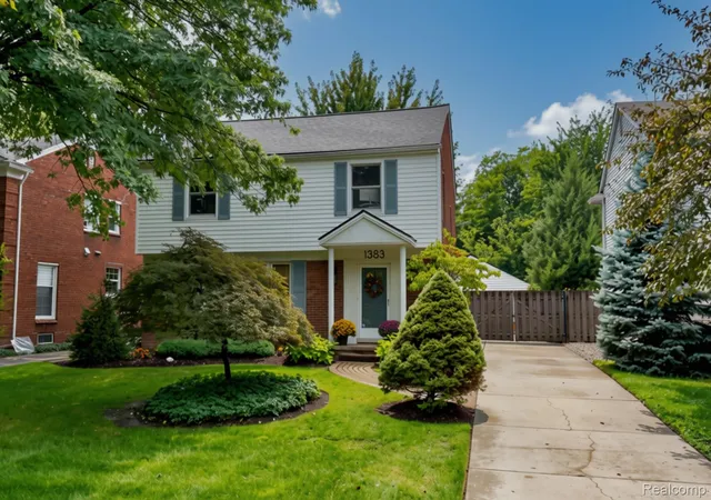 Photo 2 of Single family home for sale at 1383 Whittier Rd, Grosse Pointe Park, MI 48230 | MLS# 20261075099 | Listing updated on 2026-10-10