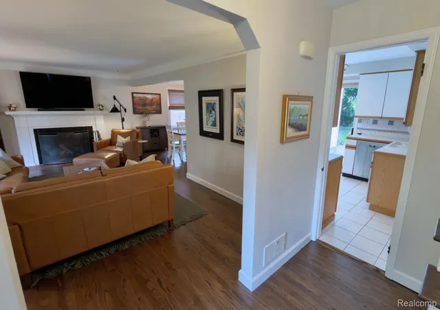 Photo 3 of Single family home for sale at 1383 Whittier Rd, Grosse Pointe Park, MI 48230 | MLS# 20261075099 | Listing updated on 2026-10-10