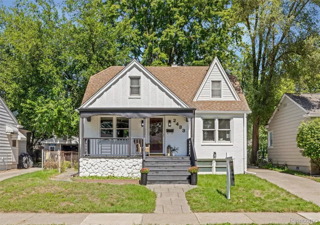 Photo 1 of Single family home for sale at 2433 Dallas Ave, Royal Oak, MI 48067 | MLS# 20261075105 | Listing updated on 2026-10-20