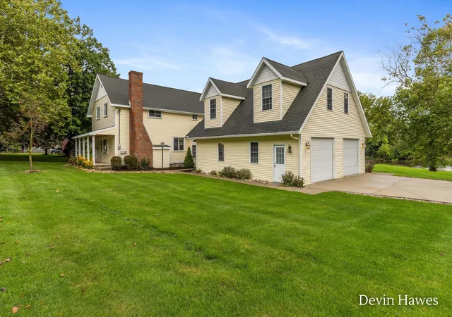 Photo 2 of Single family home for sale at 910 S Clay St, Greenville, MI 48838 | MLS# 65026049477 | Listing updated on 2026-10-15