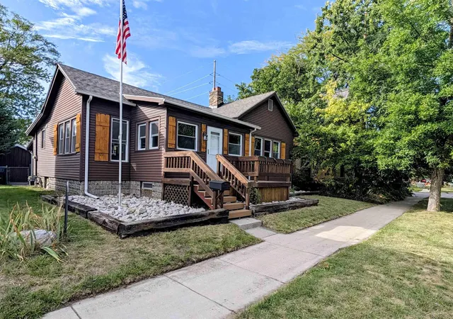 Photo 1 of Sale Pending at 319 N Madison Ave, Bay City, MI 48708 | MLS# 61050222053 | Listing updated on 2026-10-08