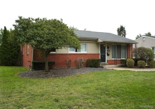 Photo 3 of Single family home for sale at 47440 Jeffry, Shelby Township, MI 48317 | MLS# 20261075155 | Listing updated on 2026-10-21