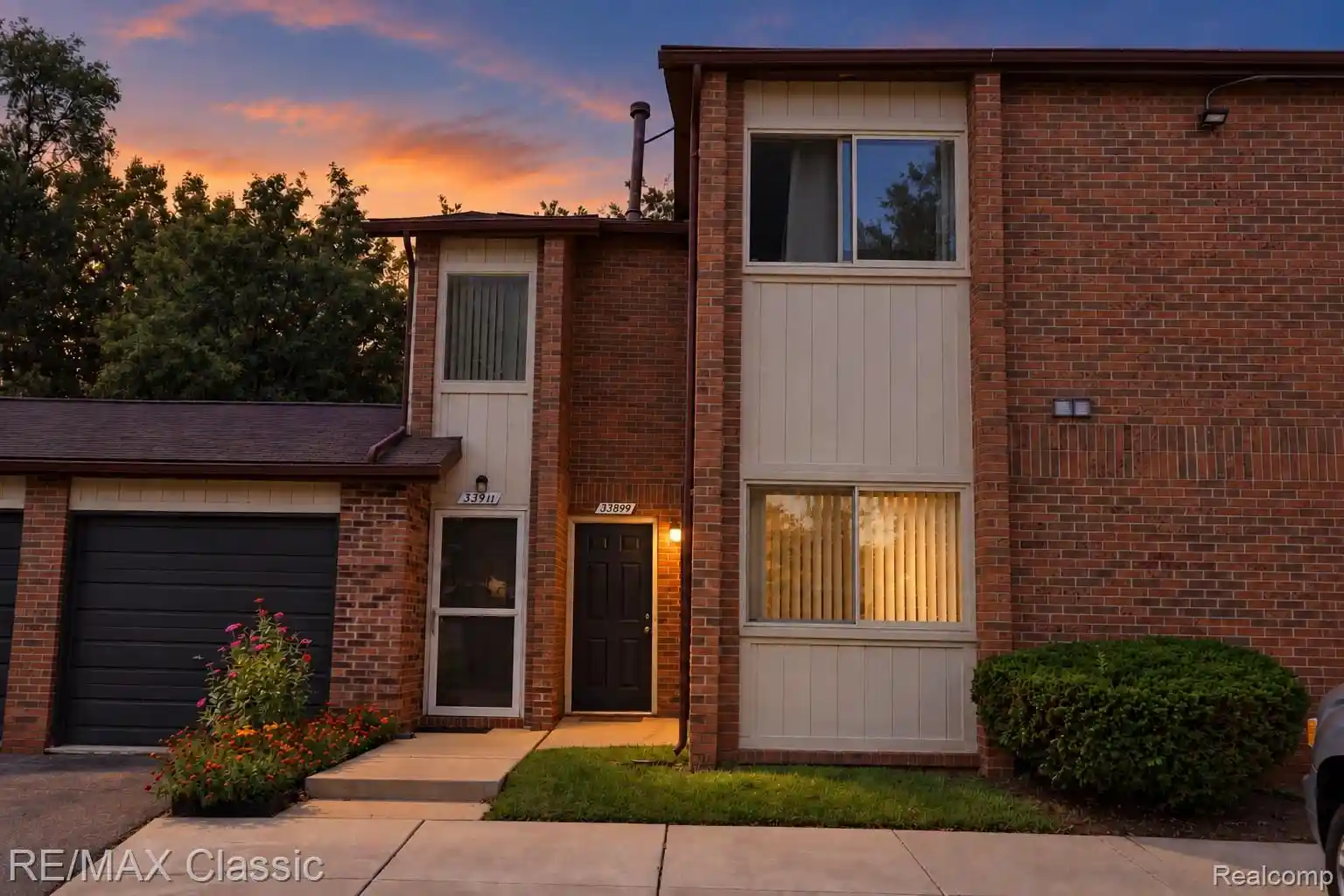Listing Photo 1 - Condo for sale in 33899 Pondview Cir located at 33899 Pondview Cir, Livonia, MI 48150 - Unit #10