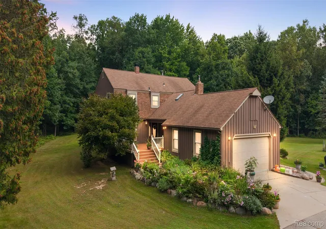 Photo 1 of Single family home for sale at 2201 E Gunn Rd, Rochester, MI 48306 | MLS# 20261075189 | Listing updated on 2026-10-05